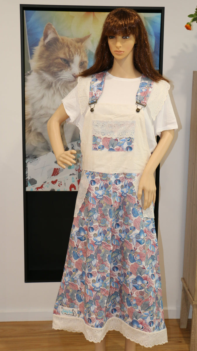 #583 Elegant Pinafore