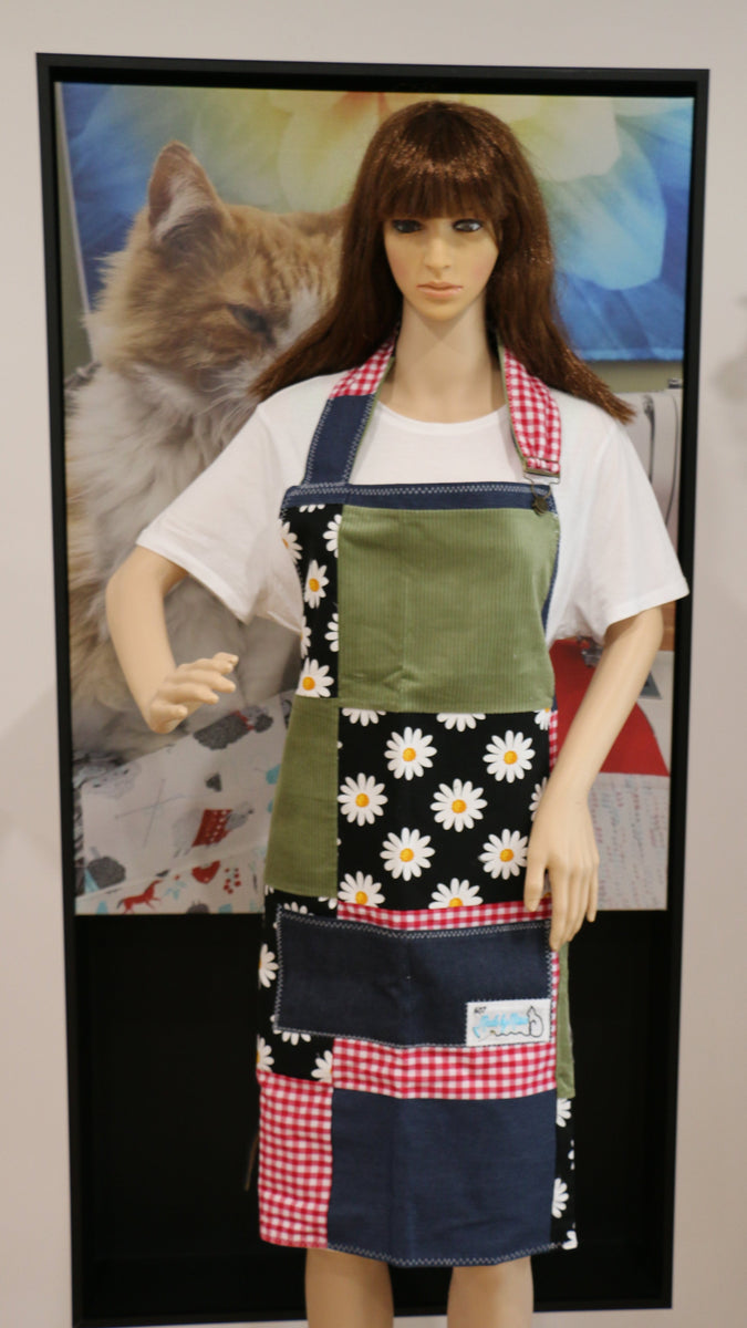 #607 Black Daisy Apron